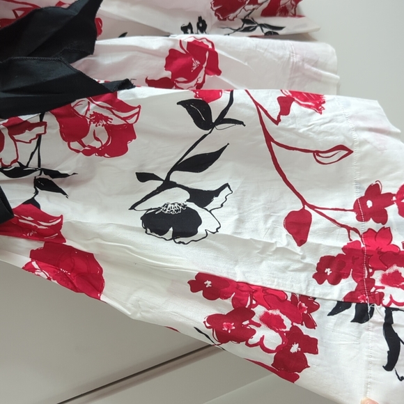 Floral dress with padding, size 9 - Picture 3 of 5